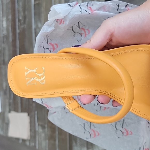 New York & Company Orange Heels - Picture 4 of 12